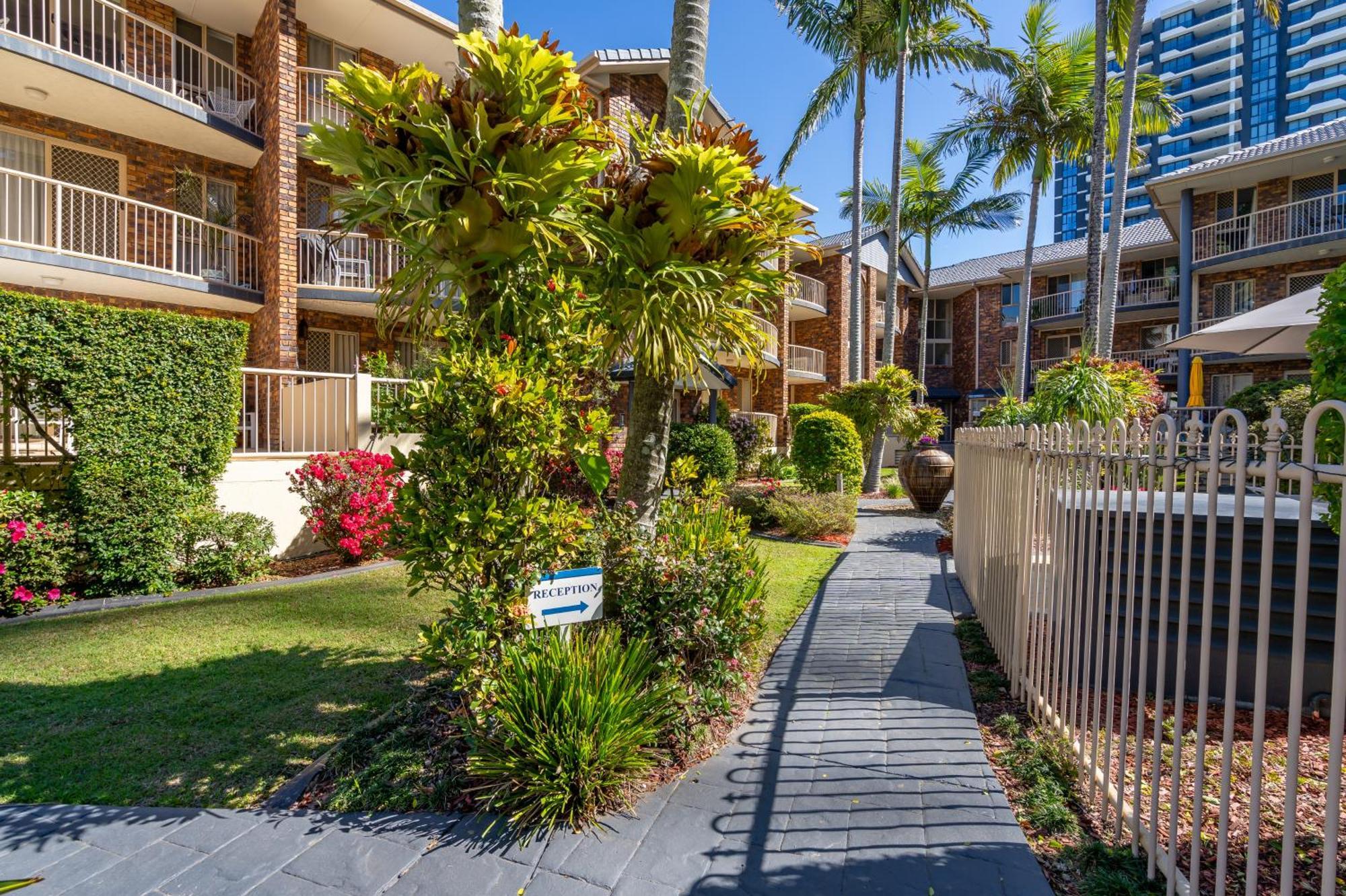 Oceanside Cove Aparthotel Gold Coast Exterior photo